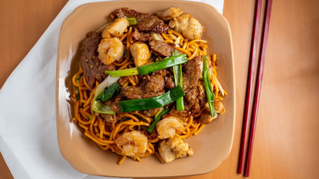 18. House Special Chow Mein