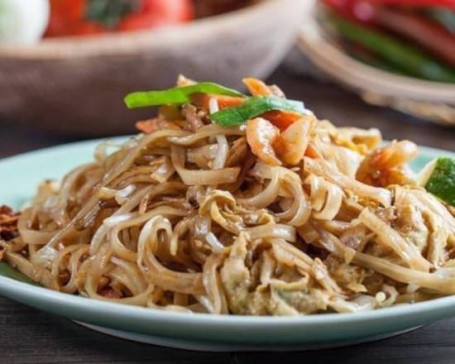 Thai Stir-Fried Flat Rice Noodles