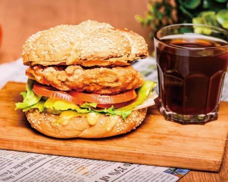 Jìn Là Huā Shēng Jī Zhī Jiā Gē Zț Hé Cān Mr. Burger With Spicy Chicken And Peanut Butter Combo