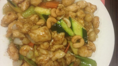 L 5. Chicken With Cashew Nuts