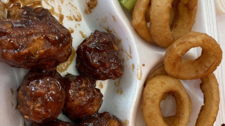 Boneless Wings With Onion Ring