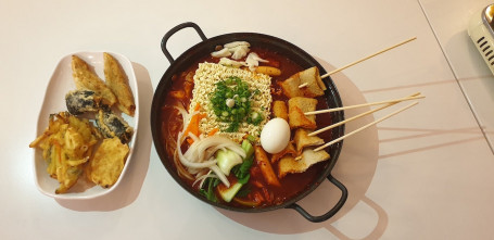 Noodle Tteokbokki With Deep Fried Sets