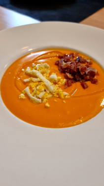 Salmorejo Cordobés Con Jamón Y Huevo (1/2 Ración)