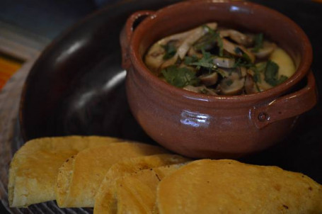 Cazuela De Queso Y Hongos