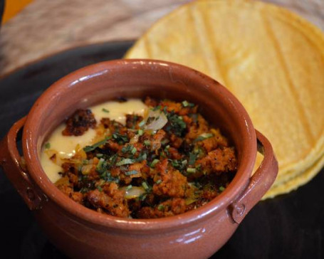 Cazuela De Queso Y Chorizo