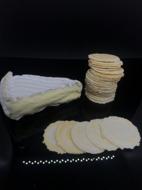 Fromager D'affinois With Wafer Crackers