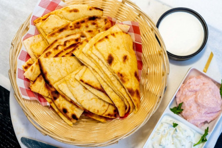 Pita Bread With Dips