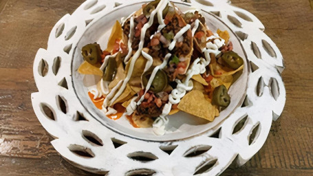 Nachos (Spicy Beef+Jalapenos+Pico+Sour Cream)