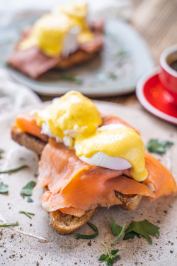 Eggs Royale Yān Sān Wén Yú Bān Ní Dí Dàn