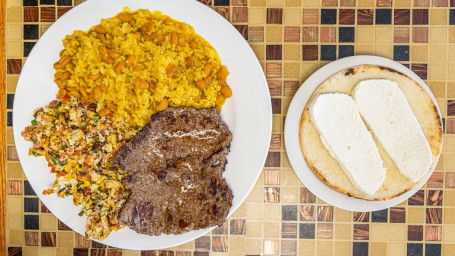 Carne Asada Con Arepa Y Quesito