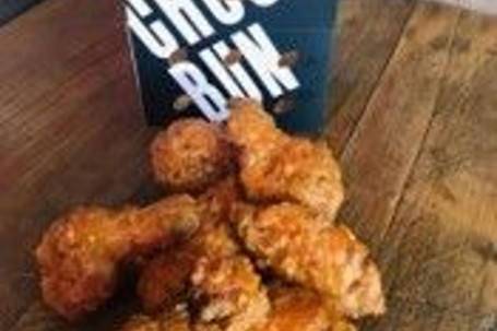 14 Crispy Buttermilk Chicken Wings Hot Sauce