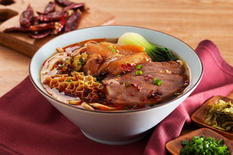Chuān Wèi Niú Sān Bǎo Shǒu Gōng Miàn Braised Beef, Tendon Stomach Noodle Soup In Sichuan Style