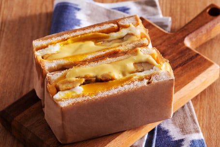 Má Là Guǐ Jiāo Qǐ Sī Jī Tuǐ Dàn Tǔ Sī Mala Ghost Pepper Chicken Steak Egg Toast W/ Cheese