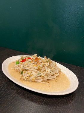 Bean Sprout Stir Fry ผัดถั่วงอก (V)