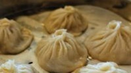 Steamed Soup Dumplings (6) Xiān Ròu Guàn Tāng Xiǎo Lóng Bāo