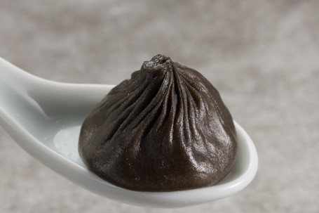 A9 Hēi Sōng Lù Xiǎo Lóng Bāo Black Truffle Xiao Long Bao 6 Pcs