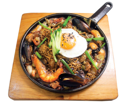 Hán Shì Hǎi Xiān Zhà Jiàng Miàn Stir Fried Seafood With Jajangmyeon