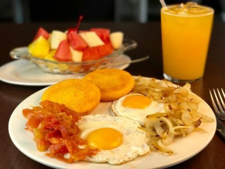 Huevos Fritos Con Tomate Y Cebolla