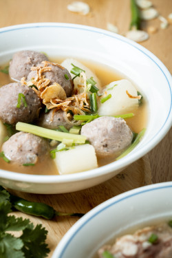 Homemade Beef Meatballs In Soup Jìng Shǒu Dǎ Niú Wán Tāng