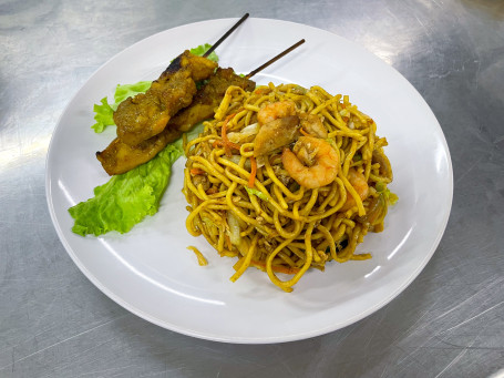 Yìn Ní Chǎo Miàn Pīn Chuàn Shāo Jī Indonesian Fried Noodles With Chicken Satay