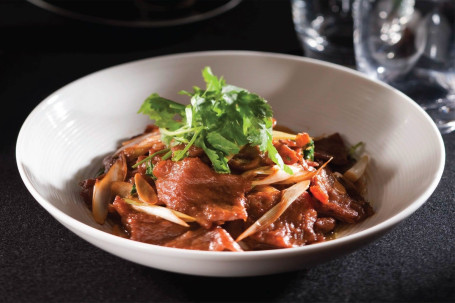 Běi Jīng Cōng Bào Niú Ròu Sautéed Sliced Beef With Spring Onion