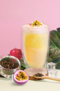 Dòng Píng Guǒ Bǎi Xiāng Yì Lì Duō Iced Yakult Drink With Apple Passion Fruit