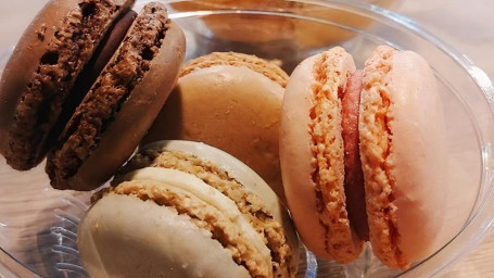 Assorted Macarons (4 Pcs)