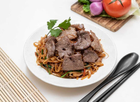 Zhū Rùn Niú Ròu Chǎo Hé Fried Flat Rice Noodles With Pork Liver And Beef