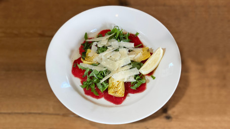 Carpaccio Di Manzo Con Rucola, Parmigiano E Pomodorini