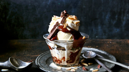 Peanut Butter Oreo Sundae