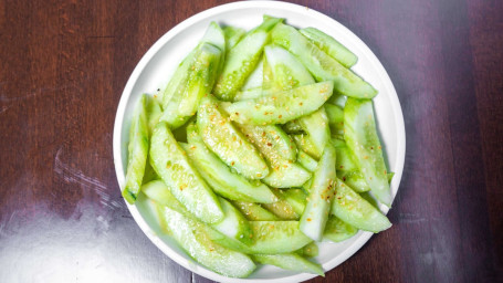 C7. Cucumber With Mashed Garlic Sēn Kuàng Huáng Guā