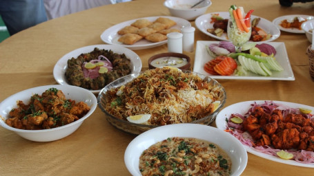 Nawabi-Elite Feast (Serves 5 To 6)