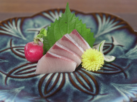 Yellowtail Sashimi (4 Pcs) Yóu Gān Yú Cì Shēn