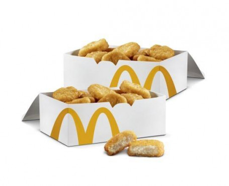 McNuggets de pollo de 40 piezas (4 porciones) [1860-2210 calorías]
