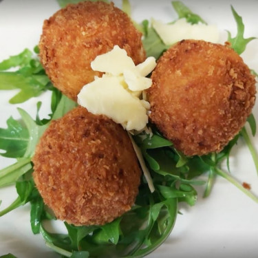 Arancini Ball (Besil Pesto)