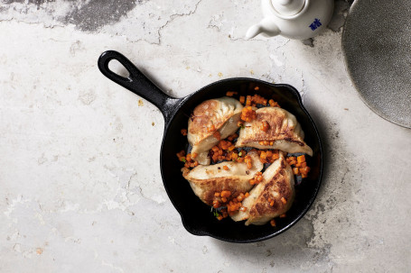 Golden Pan Fried Veggie Dumplings (4 Pieces)