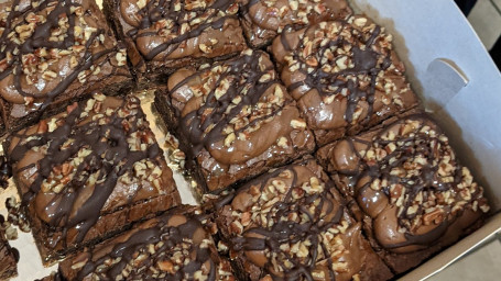 Brownie De Nueces Y Caramelo