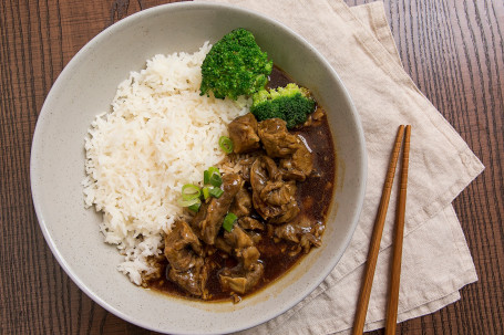 R16 Black Bean Beef With Broccoli On Rice