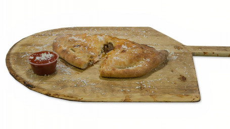 Calzone De Albóndigas A La Parmesana