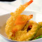 Entrante de tempura de camarones y verduras
