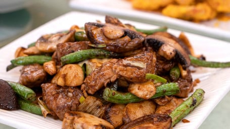 E3. Stir-Fry Ribeye Steak W/ Mushroom Shén Jūn Niú Liǔ Lì