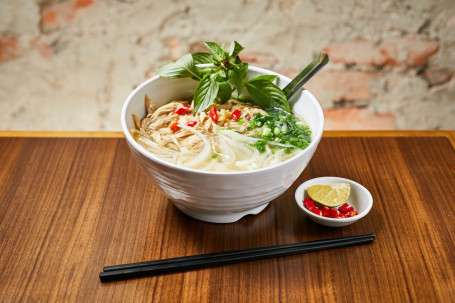 Jī Sī Tāng Fěn E2: Chicken Noodle Soup (Pho Ga)