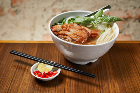Xiāng Máo Zhū Jǐng Ròu Tāng Fěn E5: Pork Neck Noodle Soup (Pho Thit Lon)