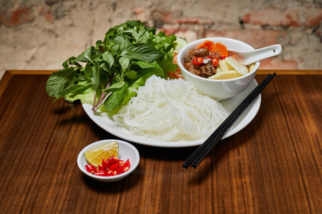Hé Nèi Tè Sè Xiāng Máo Zhū Ròu Lāo Méng D7. Noodle With Special Grilled Pork And Seasoned Vietnamese Sauce