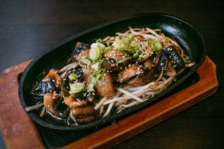 Sizzling Mushrooms In Teriyaki Sauce Tiě Bǎn Zhào Shāo Mó Gū