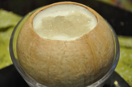 Yuán Zhōng Yē Huáng Dùn Táo Jiāo Dòng Peach Gum With Coconut Juice In Coconut Shell Cold