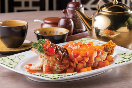 E11 Sōng Zi Xiān Guǒ Guì Yú Deef-Fried Mandarin Fish With Pine Nut And Fruit