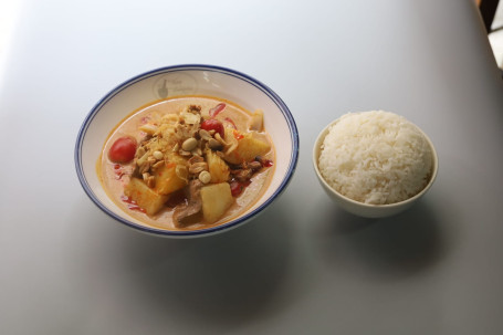 Mǎ Shā Màn Niú Ròu Kā Lī Pèi Sī Miáo Bái Fàn Tào Cān Set Massaman Beef Curry W/ Jasmine Rice