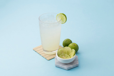 น้ำมะนาวโซดา Iced Fresh Lime Soda