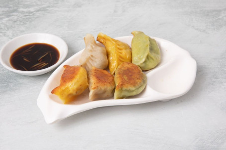 Mixed Pan-Fried Dumplings (6Pcs) Guō Tiē Pīn Pán